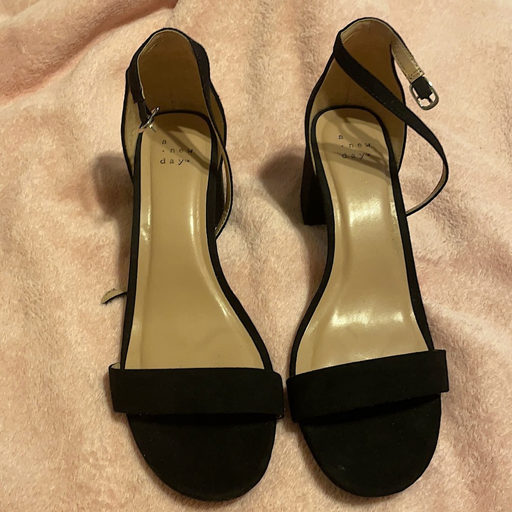 A New Day black heels 10W